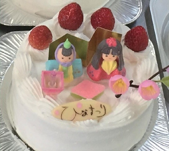 写真：花月堂松尾製菓のひな祭りケーキ